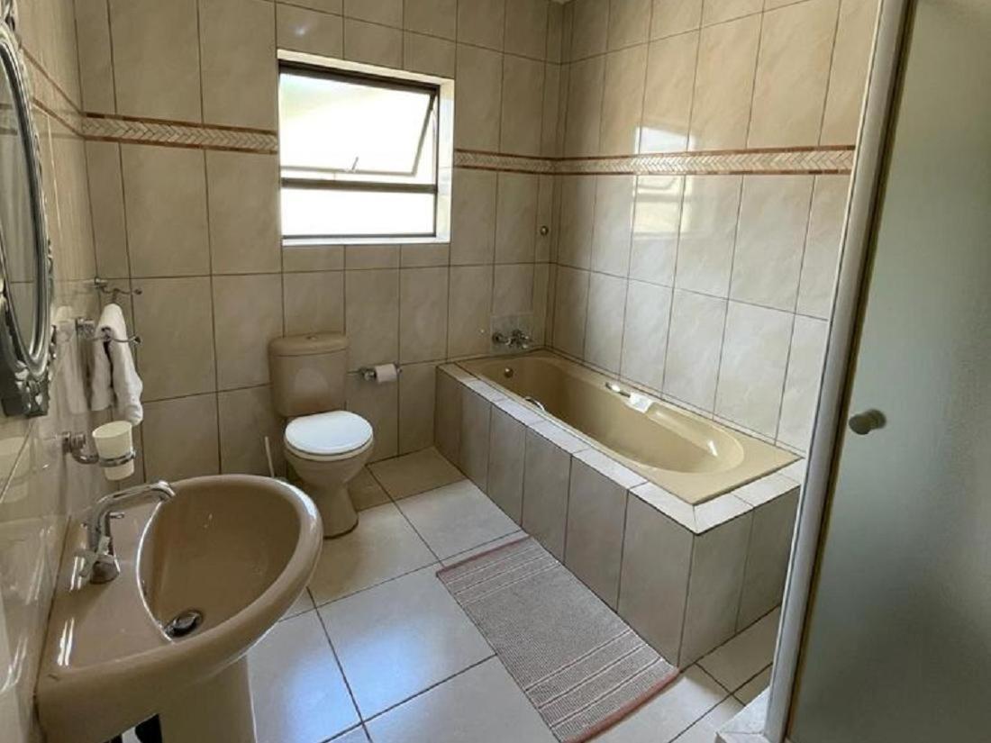 Готель Khutsong Guests House Бургерсфорт Екстер'єр фото